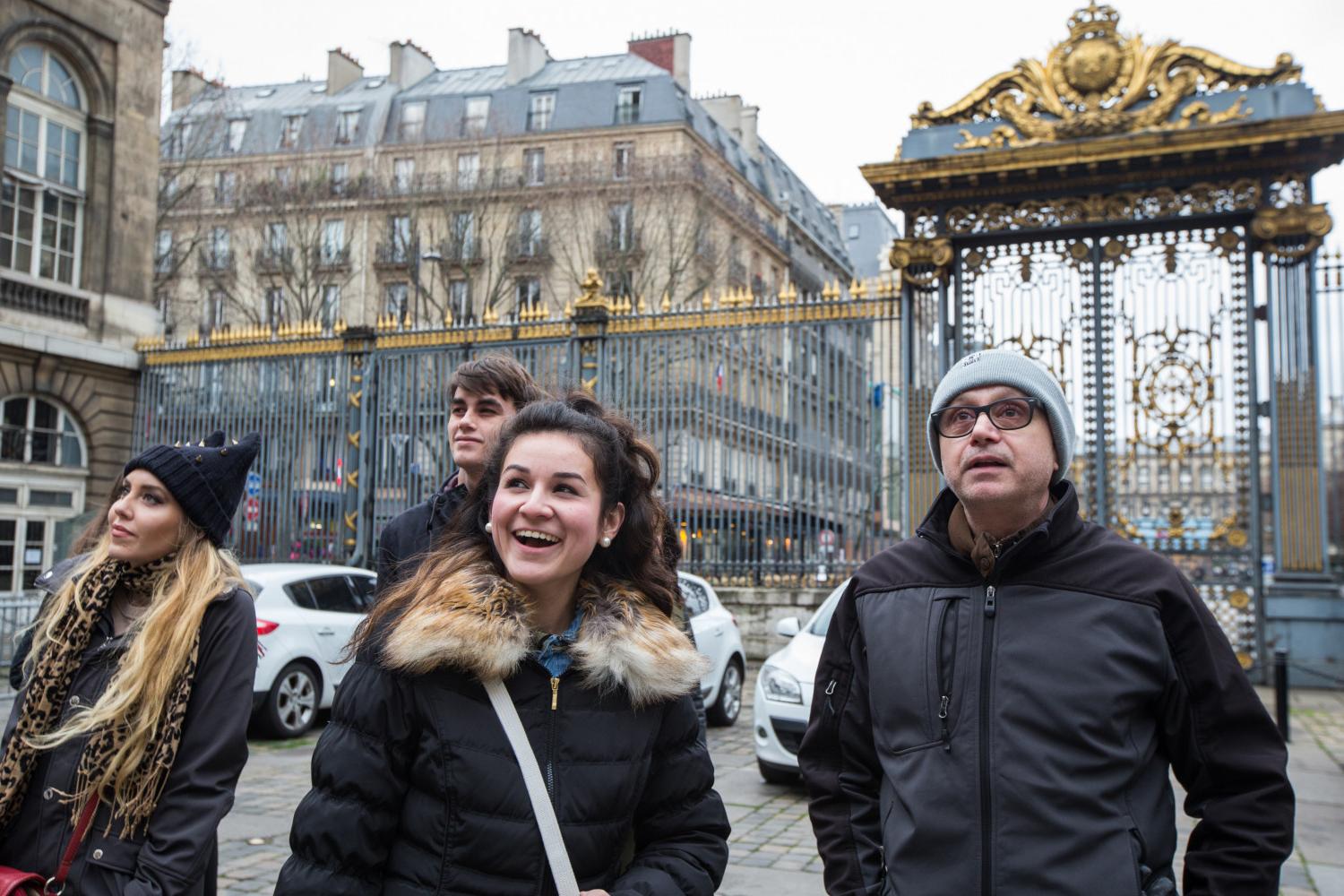 <a href='http://491d.uncsj.com'>全球十大赌钱排行app</a>学院法语教授Pascal Rollet带领学生们到巴黎游学.